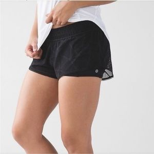 Lululemon City Sky Run Short Size 2 Black Dottie Tribe‎ Lace Lined